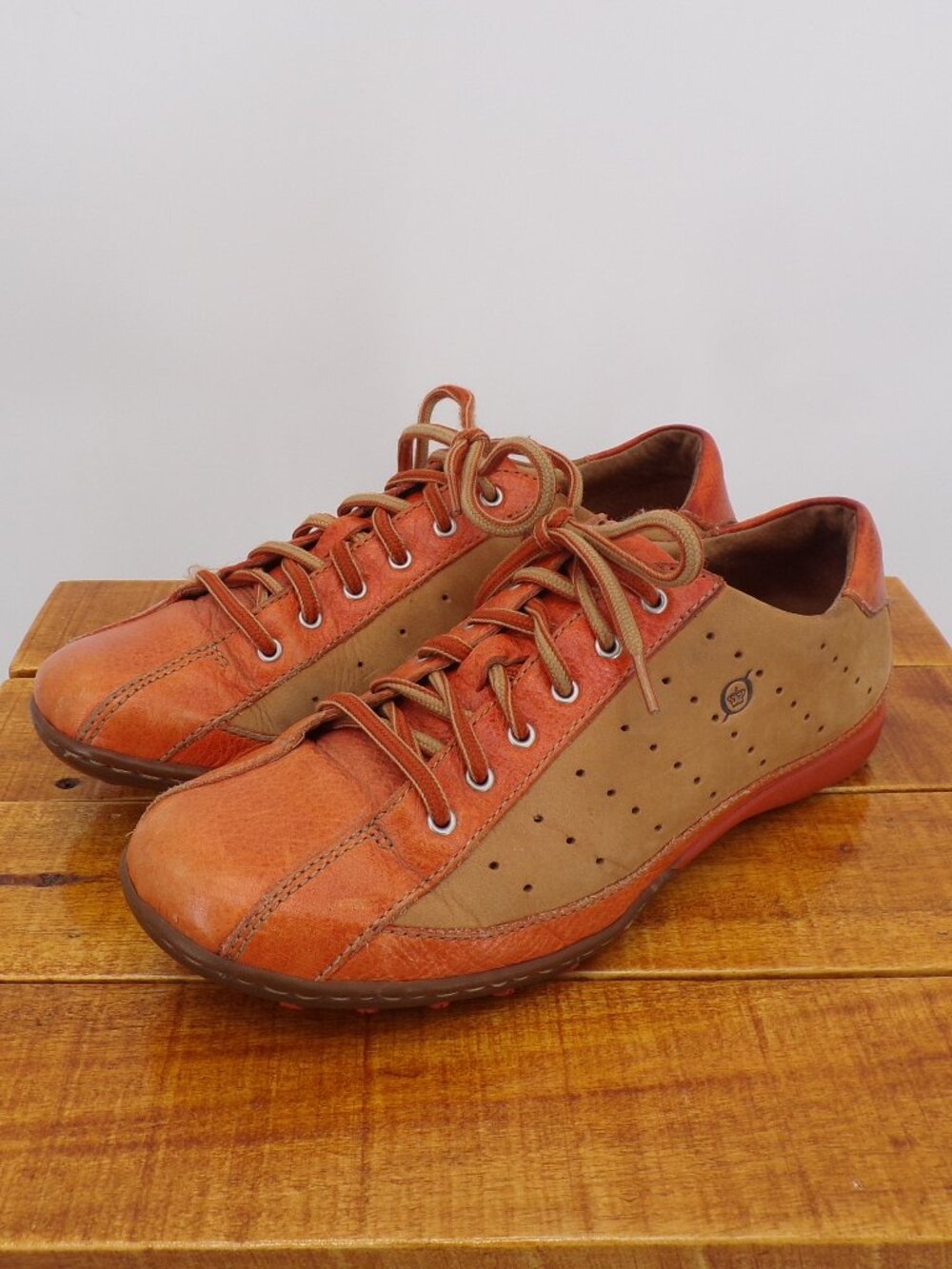 Born Hawkeye Women's Shoes Orange Tan Leather Low Top Sneaker Size 9